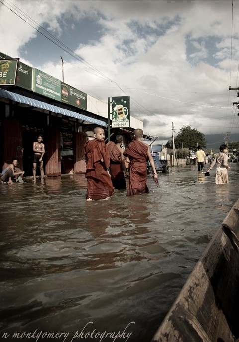 3 buddhist boys