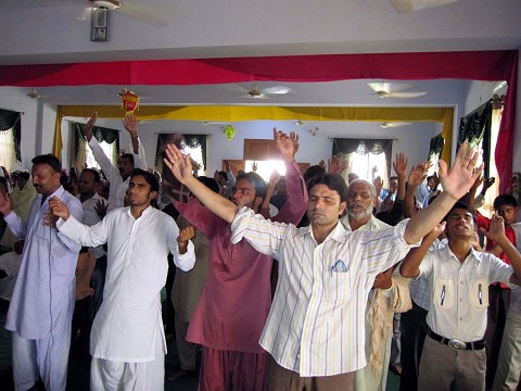 Pakistan worship